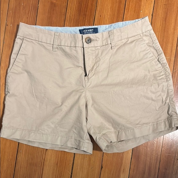 $5/25! Add 5 to bundle to get for $25 Old Navy Tan Shorts Classic Style - Picture 1 of 3